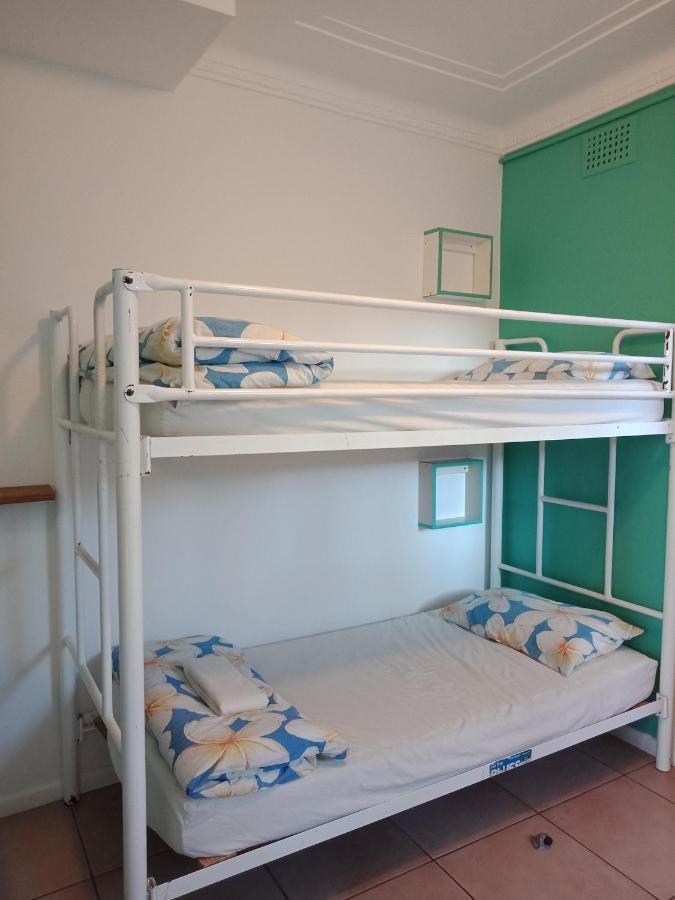 بيت شباب Ozzie Pozzie Backpackers ميناء ماكواري المظهر الخارجي الصورة