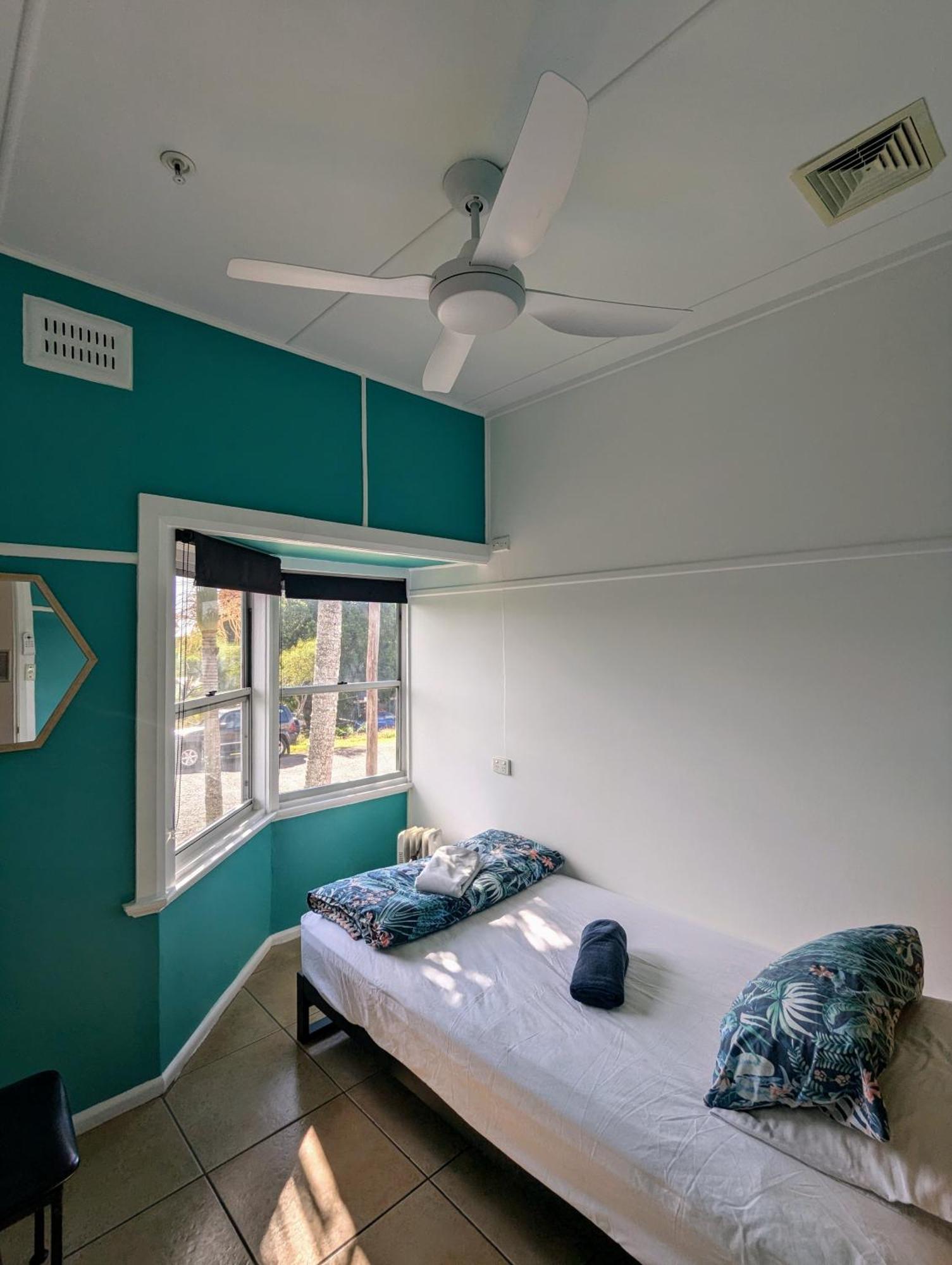بيت شباب Ozzie Pozzie Backpackers ميناء ماكواري المظهر الخارجي الصورة