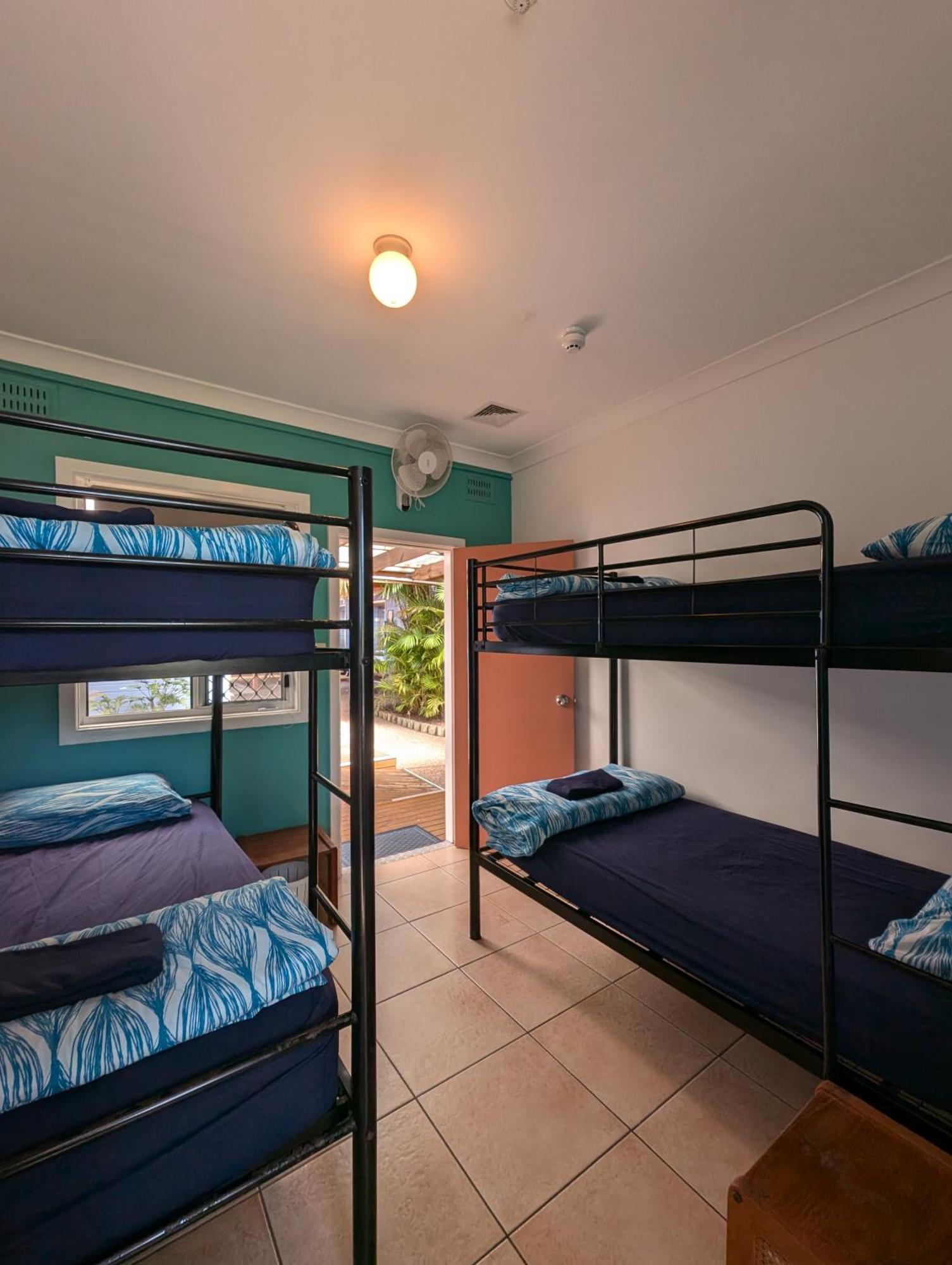 بيت شباب Ozzie Pozzie Backpackers ميناء ماكواري المظهر الخارجي الصورة