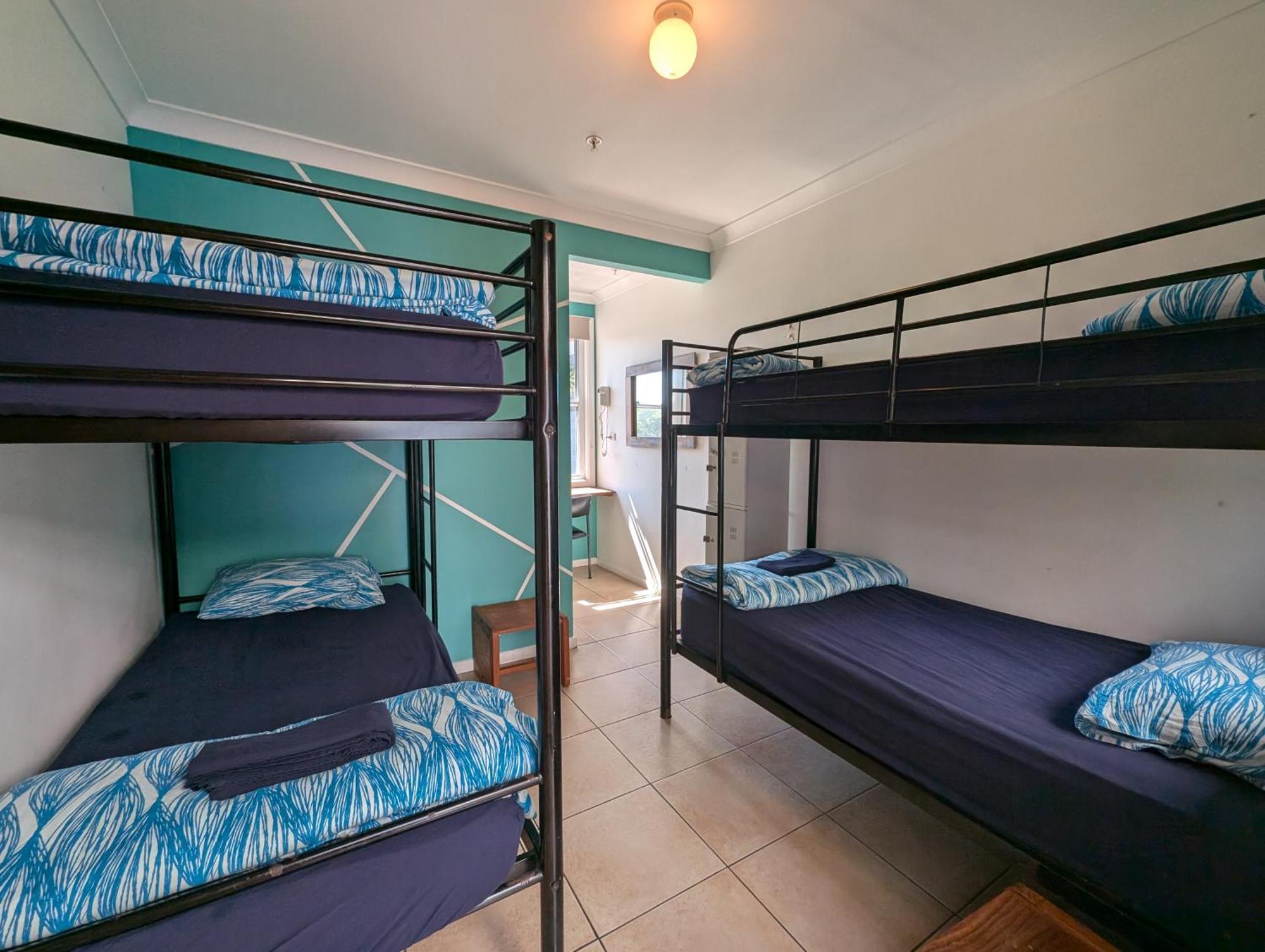 بيت شباب Ozzie Pozzie Backpackers ميناء ماكواري المظهر الخارجي الصورة
